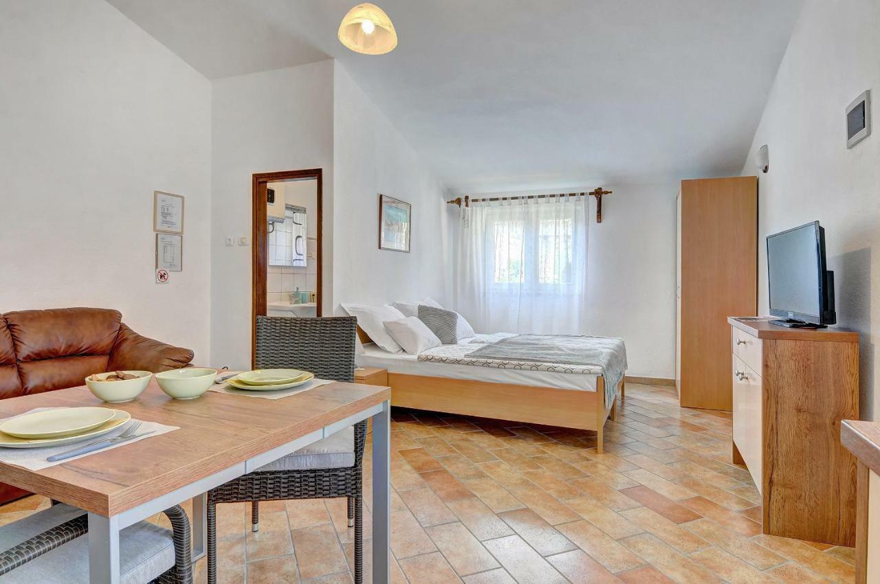 Adriatic Apartments Nada Fazana Exterior photo